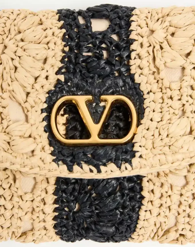 Petit sac à bandoulière Valentino Garavani DeVain en raphia avec motif ondulé Petit sac à bandoulière Valentino Garavani DeVain en raphia avec motif ondulé