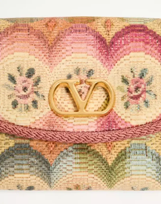 Petit sac à bandoulière Valentino Garavani DeVain en tissu jacquard Apres L’Hiver Petit sac à bandoulière Valentino Garavani DeVain en tissu jacquard Apres L’Hiver