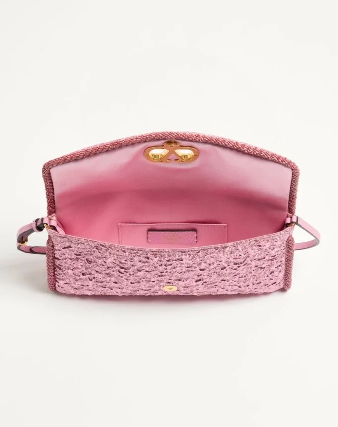 Petit sac à bandoulière Valentino Garavani DeVain en tissu jacquard cloqué. Petit sac à bandoulière Valentino Garavani DeVain en tissu jacquard cloqué.