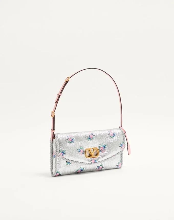 Petit sac à bandoulière Valentino Garavani DeVain en tissu jacquard lurex à motif floral Petit sac à bandoulière Valentino Garavani DeVain en tissu jacquard lurex à motif floral