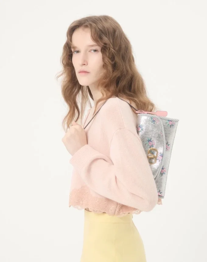 Petit sac à bandoulière Valentino Garavani DeVain en tissu jacquard lurex à motif floral Petit sac à bandoulière Valentino Garavani DeVain en tissu jacquard lurex à motif floral