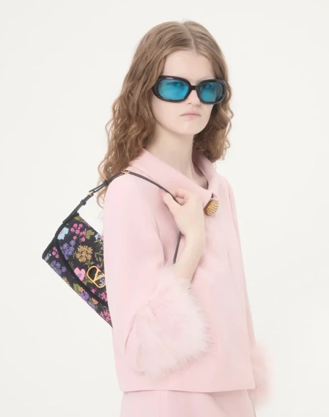 Petit sac à bandoulière Valentino Garavani DeVain en tissu moiré Papier Floral Petit sac à bandoulière Valentino Garavani DeVain en tissu moiré Papier Floral