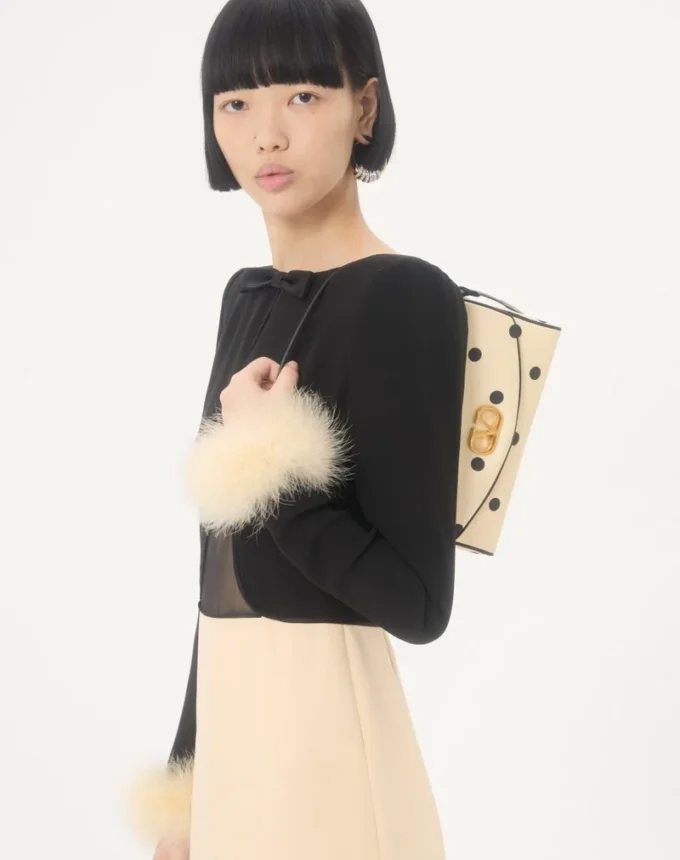 Petit sac à bandoulière Valentino Garavani DeVain en tissu moiré Plus De Pois Petit sac à bandoulière Valentino Garavani DeVain en tissu moiré Plus De Pois