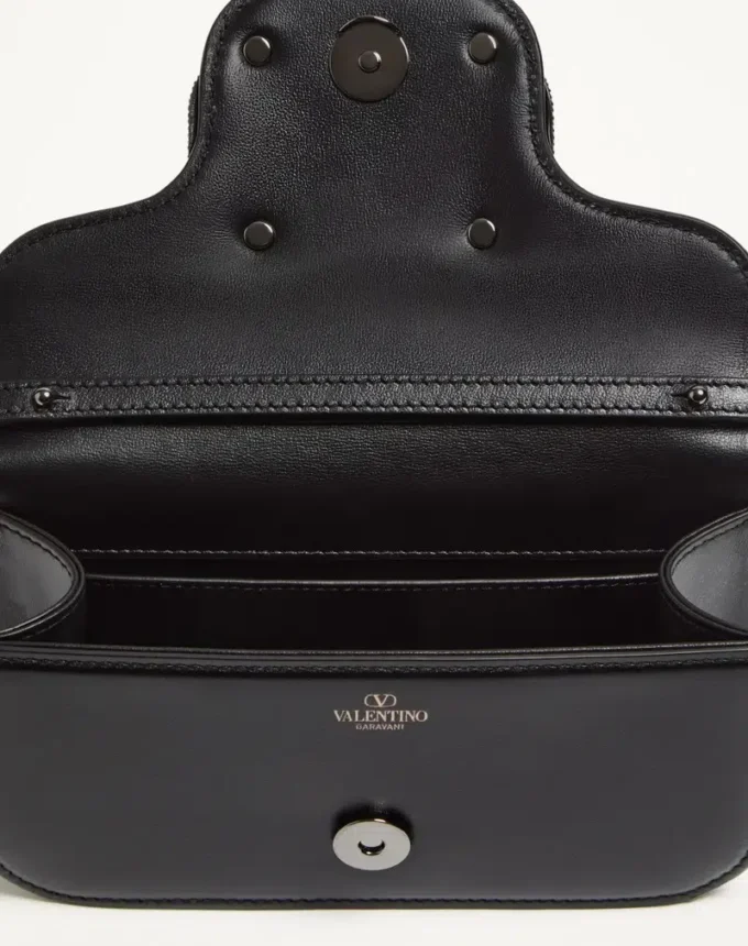 Petit sac à bandoulière Valentino Garavani Locò avec logo bijou Petit sac à bandoulière Valentino Garavani Locò avec logo bijou