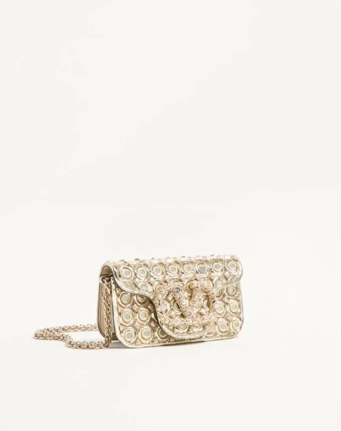 Petit sac à bandoulière Valentino Garavani Locò brodé du logo bijou Petit sac à bandoulière Valentino Garavani Locò brodé du logo bijou