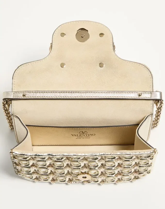 Petit sac à bandoulière Valentino Garavani Locò brodé du logo bijou Petit sac à bandoulière Valentino Garavani Locò brodé du logo bijou