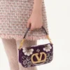 Petit sac à bandoulière Valentino Garavani Locò brodé du logo bijou Petit sac à bandoulière Valentino Garavani Locò brodé du logo bijou