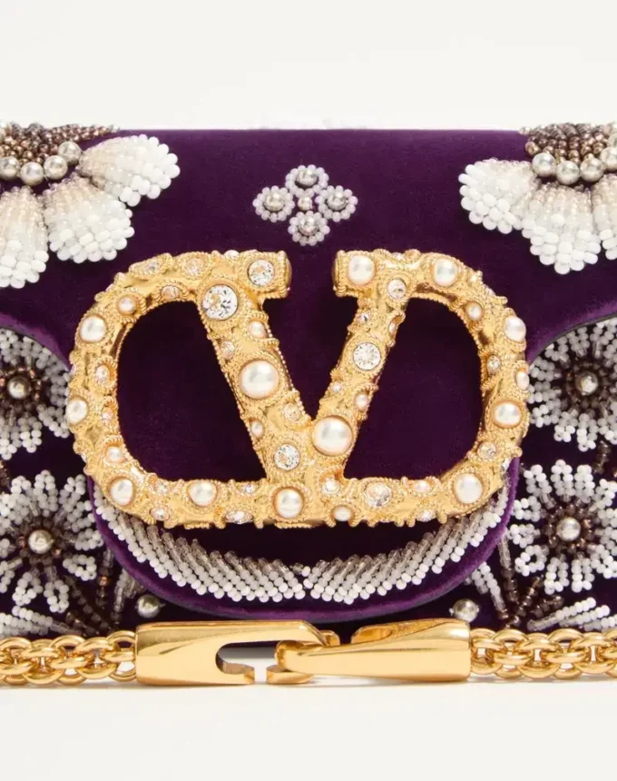 Petit sac à bandoulière Valentino Garavani Locò brodé du logo bijou Petit sac à bandoulière Valentino Garavani Locò brodé du logo bijou