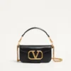 Petit sac à bandoulière Valentino Garavani Locò en cuir de veau Petit sac à bandoulière Valentino Garavani Locò en cuir de veau