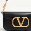 Petit sac à bandoulière Valentino Garavani Locò en cuir de veau Petit sac à bandoulière Valentino Garavani Locò en cuir de veau