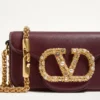 Petit sac à bandoulière Valentino Garavani Locò en cuir de veau avec logo bijou Petit sac à bandoulière Valentino Garavani Locò en cuir de veau avec logo bijou