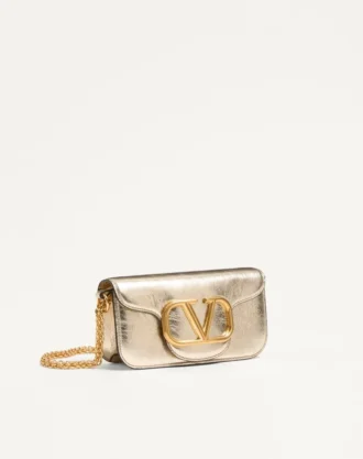 Petit sac à bandoulière Valentino Garavani Locò en cuir de veau métallisé Petit sac à bandoulière Valentino Garavani Locò en cuir de veau métallisé
