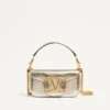 Petit sac à bandoulière Valentino Garavani Locò en cuir de veau métallisé Petit sac à bandoulière Valentino Garavani Locò en cuir de veau métallisé