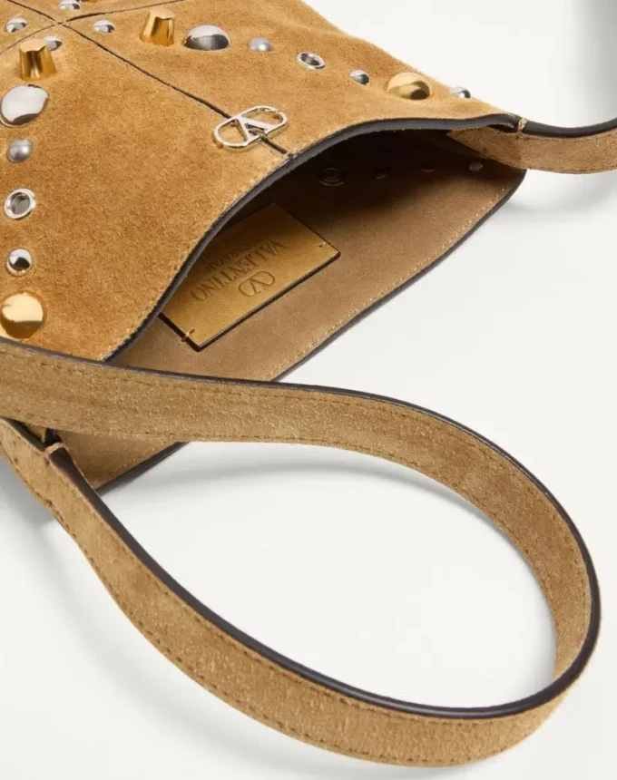 Petit sac à bandoulière Valentino Garavani Nellcôte en daim avec franges Petit sac à bandoulière Valentino Garavani Nellcôte en daim avec franges