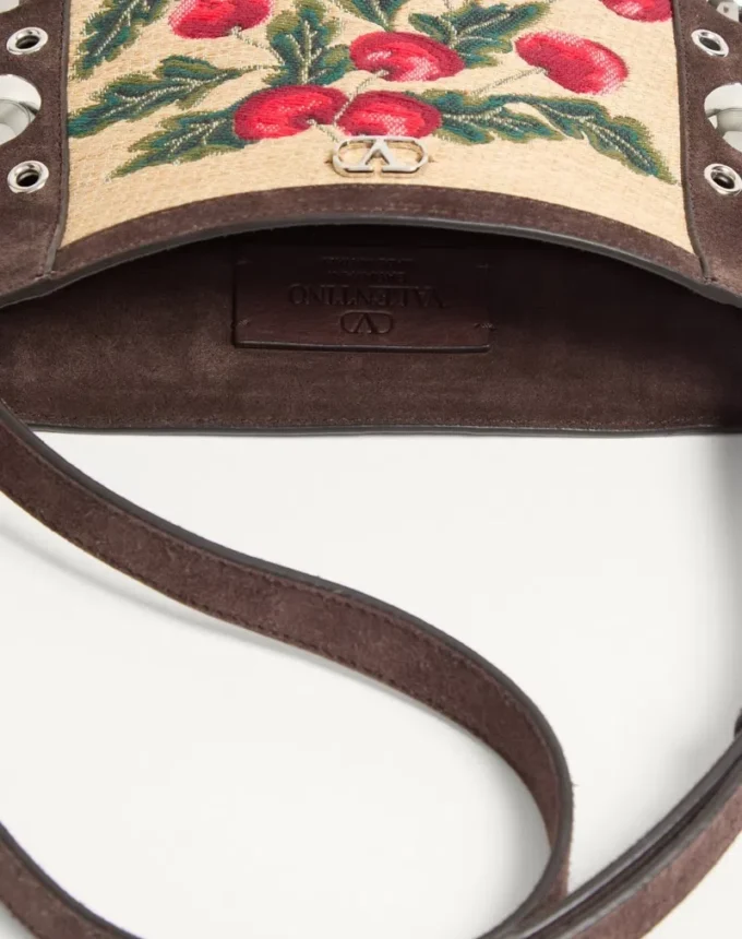 Petit sac à bandoulière Valentino Garavani Nellcôte en raphia jacquard avec motif Cherryfic Petit sac à bandoulière Valentino Garavani Nellcôte en raphia jacquard avec motif Cherryfic
