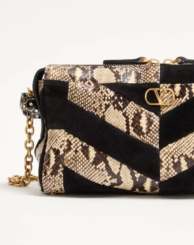 Petit sac à bandoulière Valentino Garavani Panthea en python et daim avec motif chevron Petit sac à bandoulière Valentino Garavani Panthea en python et daim avec motif chevron