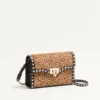 Petit sac à bandoulière Valentino Garavani Rockstud en cuir de veau effet poney avec imprimé animalier Petit sac à bandoulière Valentino Garavani Rockstud en cuir de veau effet poney avec imprimé animalier