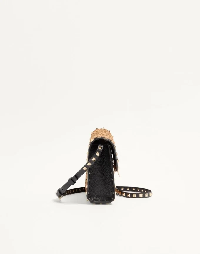 Petit sac à bandoulière Valentino Garavani Rockstud en cuir de veau effet poney avec imprimé animalier Petit sac à bandoulière Valentino Garavani Rockstud en cuir de veau effet poney avec imprimé animalier