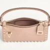 Petit sac à bandoulière Valentino Garavani Rockstud en cuir de veau grainé laminé Petit sac à bandoulière Valentino Garavani Rockstud en cuir de veau grainé laminé