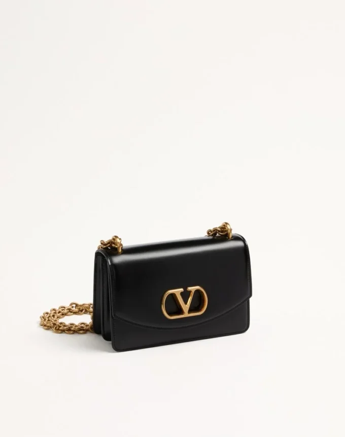 Petit sac à bandoulière Valentino Garavani Vain en cuir de veau brillant Petit sac à bandoulière Valentino Garavani Vain en cuir de veau brillant