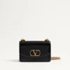 Petit sac à bandoulière Valentino Garavani Vain en cuir de veau brillant Petit sac à bandoulière Valentino Garavani Vain en cuir de veau brillant