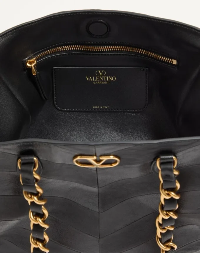 Petit sac cabas Valentino Garavani Laseine en cuir nappa à motif chevron Petit sac cabas Valentino Garavani Laseine en cuir nappa à motif chevron