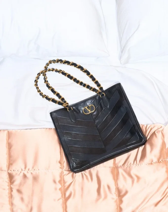 Petit sac cabas Valentino Garavani Laseine en cuir nappa à motif chevron Petit sac cabas Valentino Garavani Laseine en cuir nappa à motif chevron