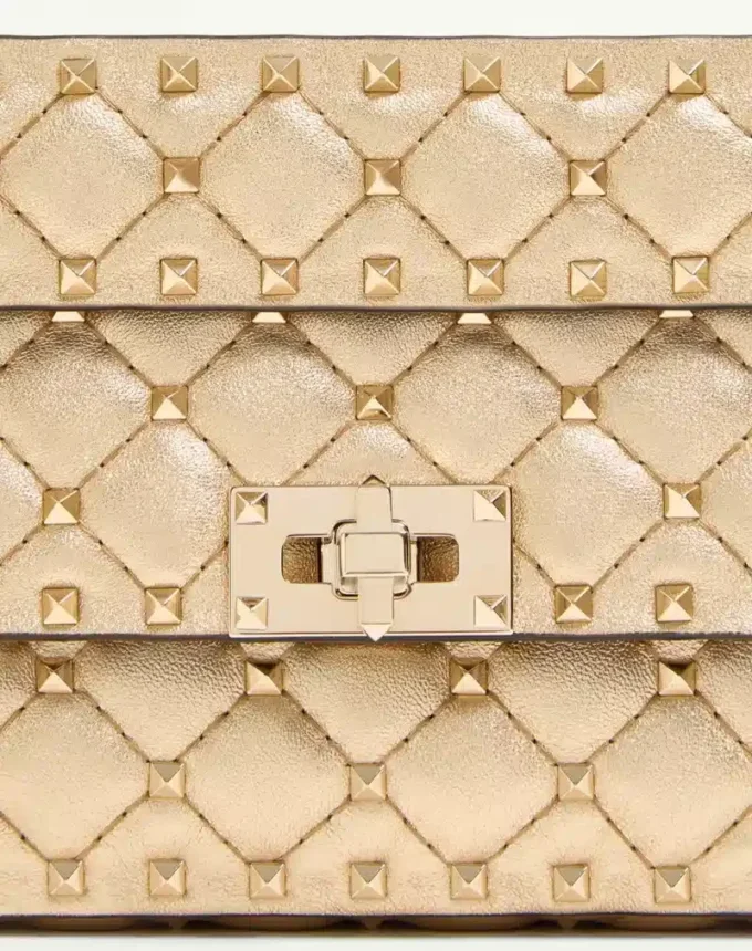 Petit sac en cuir nappa laminé Valentino Garavani Rockstud Spike Petit sac en cuir nappa laminé Valentino Garavani Rockstud Spike