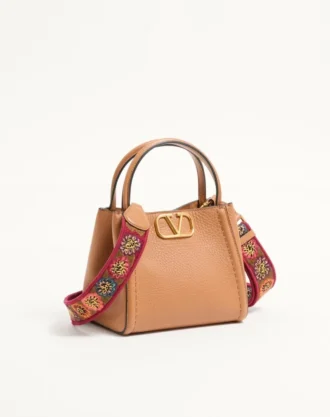 Petit sac à main Valentino Garavani Alltime en cuir de veau grainé avec bandoulière brodée