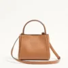 Petit sac à main Valentino Garavani Alltime en cuir de veau grainé avec bandoulière brodée Petit sac à main Valentino Garavani Alltime en cuir de veau grainé avec bandoulière brodée