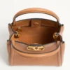 Petit sac à main Valentino Garavani Alltime en cuir de veau grainé avec bandoulière brodée Petit sac à main Valentino Garavani Alltime en cuir de veau grainé avec bandoulière brodée