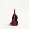 Petit sac à main Valentino Garavani Vsling en cuir de veau grainé avec logo bijou Petit sac à main Valentino Garavani Vsling en cuir de veau grainé avec logo bijou