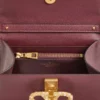 Petit sac à main Valentino Garavani Vsling en cuir de veau grainé avec logo bijou Petit sac à main Valentino Garavani Vsling en cuir de veau grainé avec logo bijou