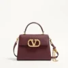 Petit sac à main Valentino Garavani Vsling en cuir de veau grainé avec logo bijou Petit sac à main Valentino Garavani Vsling en cuir de veau grainé avec logo bijou