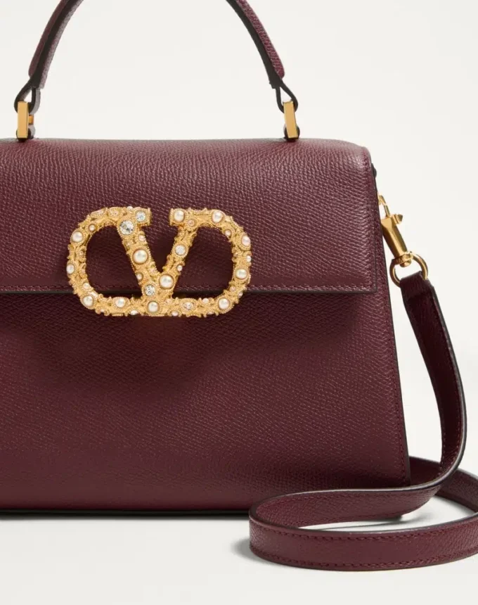 Petit sac à main Valentino Garavani Vsling en cuir de veau grainé avec logo bijou Petit sac à main Valentino Garavani Vsling en cuir de veau grainé avec logo bijou