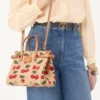 Petit sac shopping Antibes Valentino Garavani en raphia jacquard avec motif Cherryfic Petit sac shopping Antibes Valentino Garavani en raphia jacquard avec motif Cherryfic