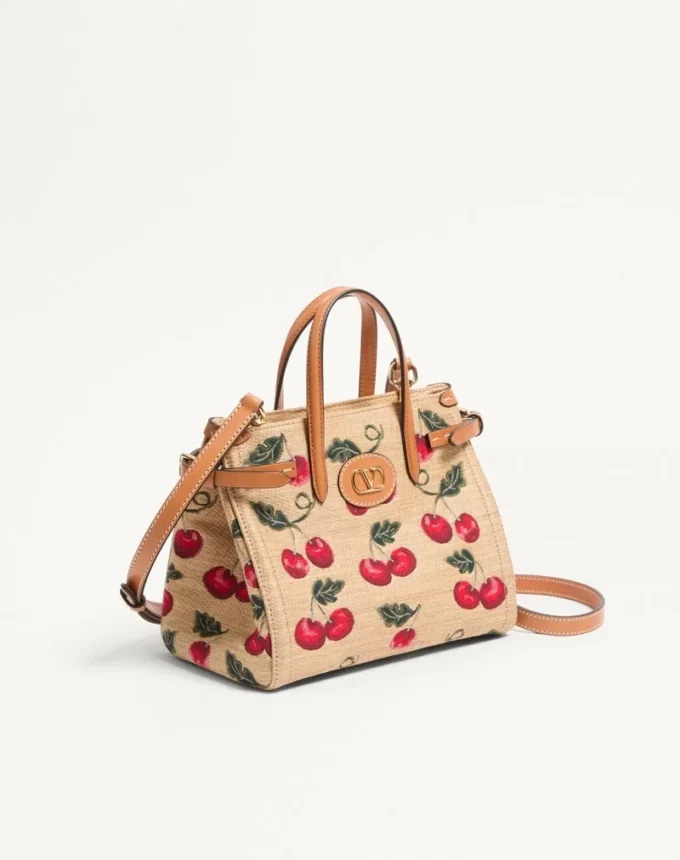 Petit sac shopping Antibes Valentino Garavani en raphia jacquard avec motif Cherryfic Petit sac shopping Antibes Valentino Garavani en raphia jacquard avec motif Cherryfic