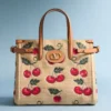 Petit sac shopping Antibes Valentino Garavani en raphia jacquard avec motif Cherryfic Petit sac shopping Antibes Valentino Garavani en raphia jacquard avec motif Cherryfic