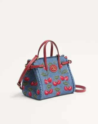 Petit sac shopping Valentino Garavani Antibes en denim avec broderie Cherryfic