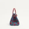 Petit sac shopping Valentino Garavani Antibes en denim avec broderie Cherryfic Petit sac shopping Valentino Garavani Antibes en denim avec broderie Cherryfic