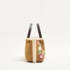 Petit sac shopping Valentino Garavani en daim brodé avec doublure en peau de mouton Petit sac shopping Valentino Garavani en daim brodé avec doublure en peau de mouton