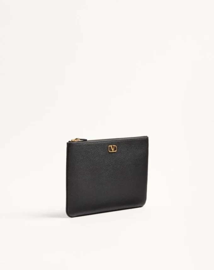 Pochette en cuir de veau grainé Vlogo Signature Pochette en cuir de veau grainé Vlogo Signature