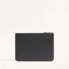 Pochette en cuir de veau grainé Vlogo Signature Pochette en cuir de veau grainé Vlogo Signature