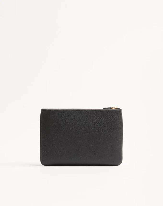Pochette en cuir de veau grainé Vlogo Signature Pochette en cuir de veau grainé Vlogo Signature