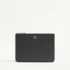 Pochette en cuir de veau grainé Vlogo Signature Pochette en cuir de veau grainé Vlogo Signature