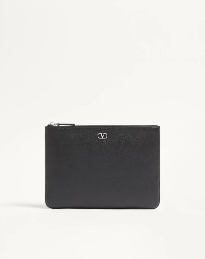 Pochette en cuir de veau grainé Vlogo Signature Pochette en cuir de veau grainé Vlogo Signature