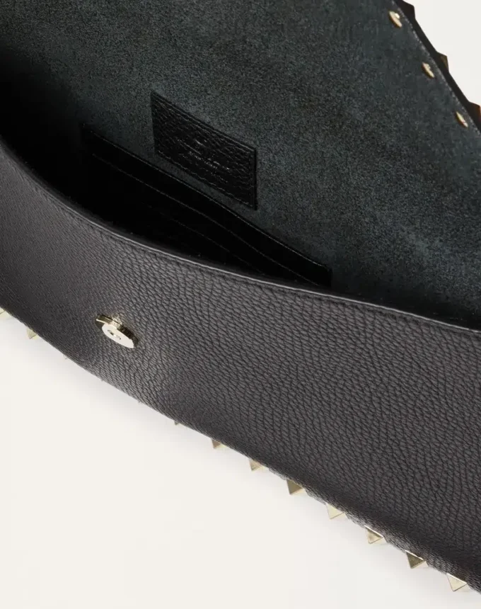Pochette enveloppe Rockstud en cuir de veau grainé Pochette enveloppe Rockstud en cuir de veau grainé