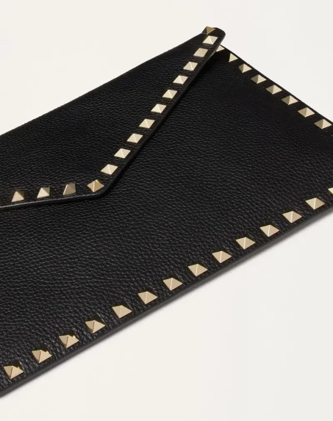 Pochette enveloppe Rockstud en cuir de veau grainé Pochette enveloppe Rockstud en cuir de veau grainé