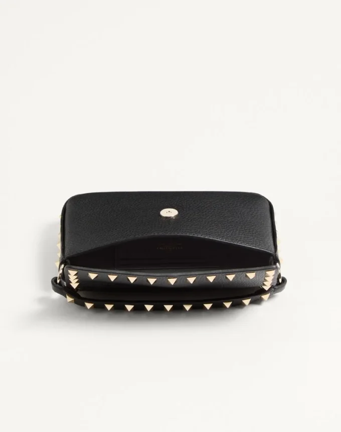 Pochette Rockstud en cuir de veau grainé