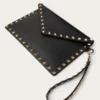Pochette Rockstud en cuir de veau grainé Pochette Rockstud en cuir de veau grainé